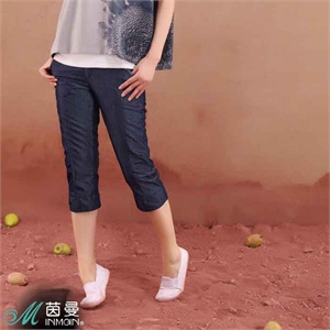 茵曼女装 拼色腰头纽扣装饰褶皱七分牛仔裤女822093481