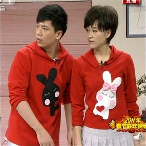 爱欣贝贝 2011春晚同款 贴绒可爱兔情侣装带帽卫衣 W020