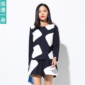 RMEO/浪漫一身2015秋女装新款 <em>几何</em>撞色网格